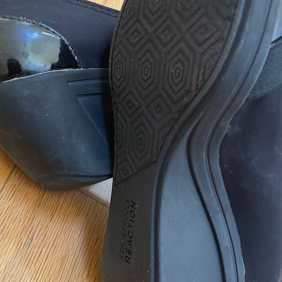 Kenneth Cole Reaction Black Pep-toed Wedge Heels shoes size 7 - Picture 3 of 5